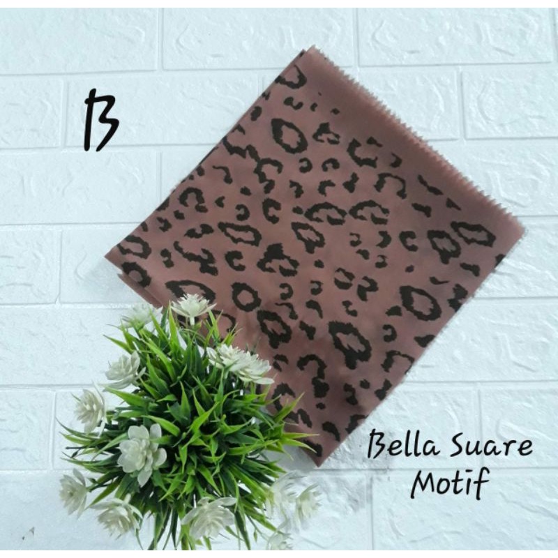 hijab segi 4 bella Square denay motif