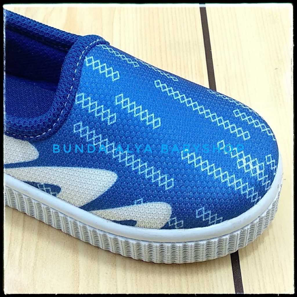 Sepatu Anak Laki Laki Usia 6 7 Tahun Size 34 - 35 BIRU - Sepatu Anak Cowok Balita Slip On Alas Karet Anti Licin