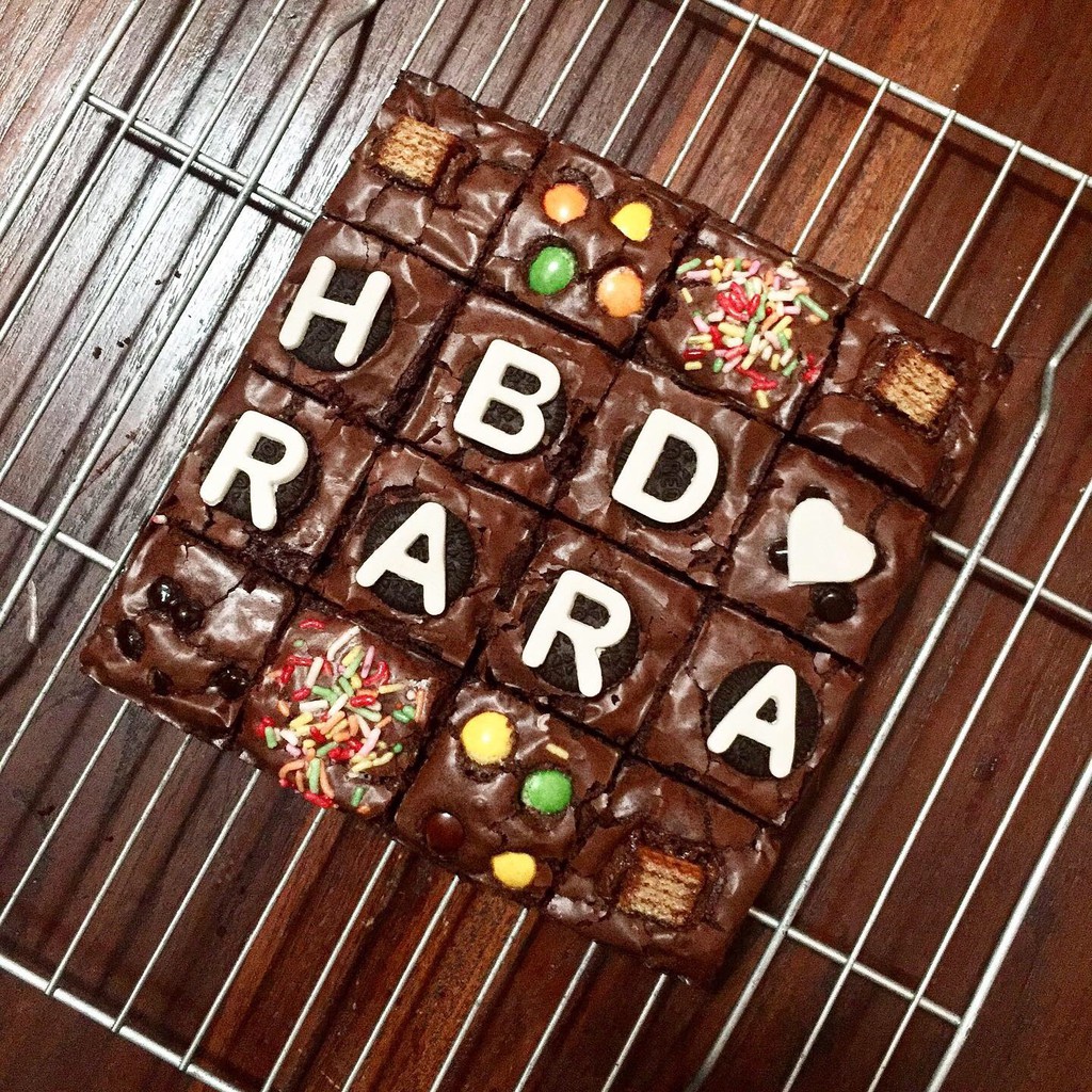 

Choco Chics Fudgy Brownies / Brownies Panggang / Brownies Box Birthday / Brownies Ulang Tahun