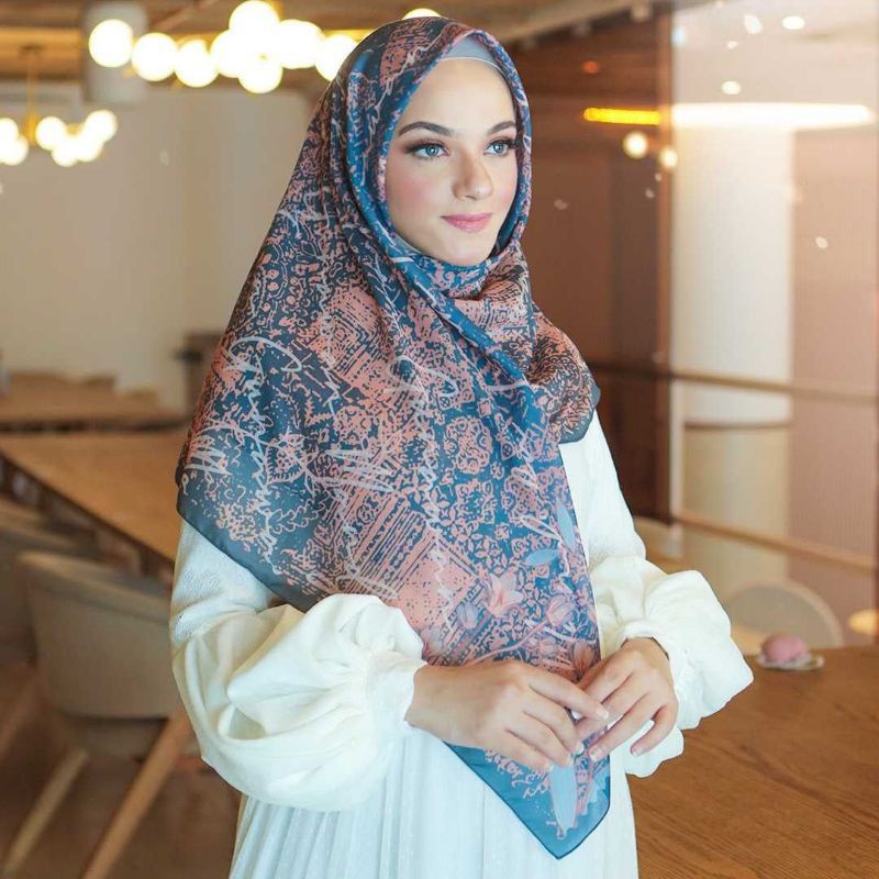 lily flower scarf mandjha Ivan Gunawan