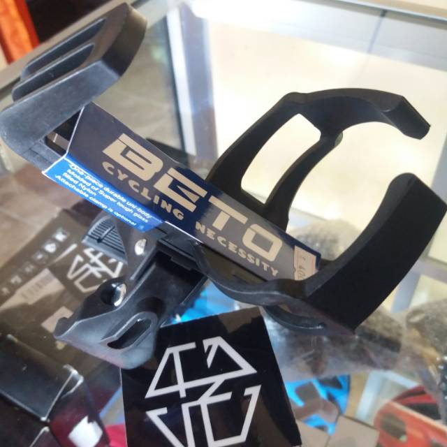 Holder botol minum sepeda lipat.