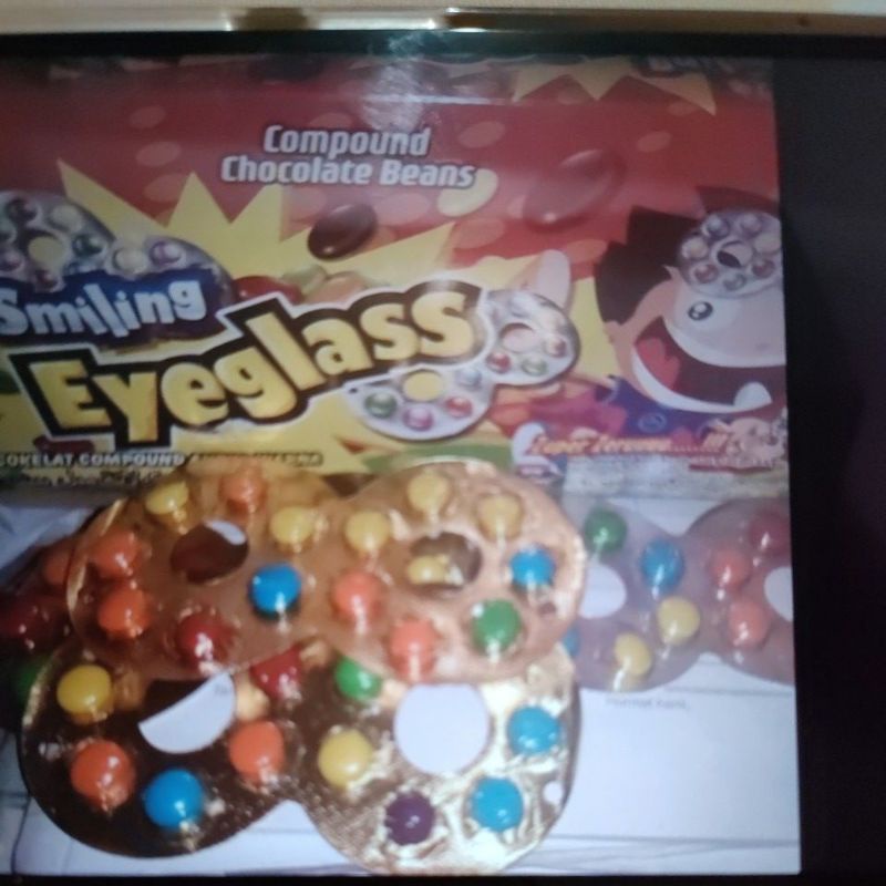 

Smilling Eyeglass