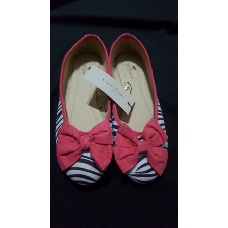 Sepatu Little Things She Needs