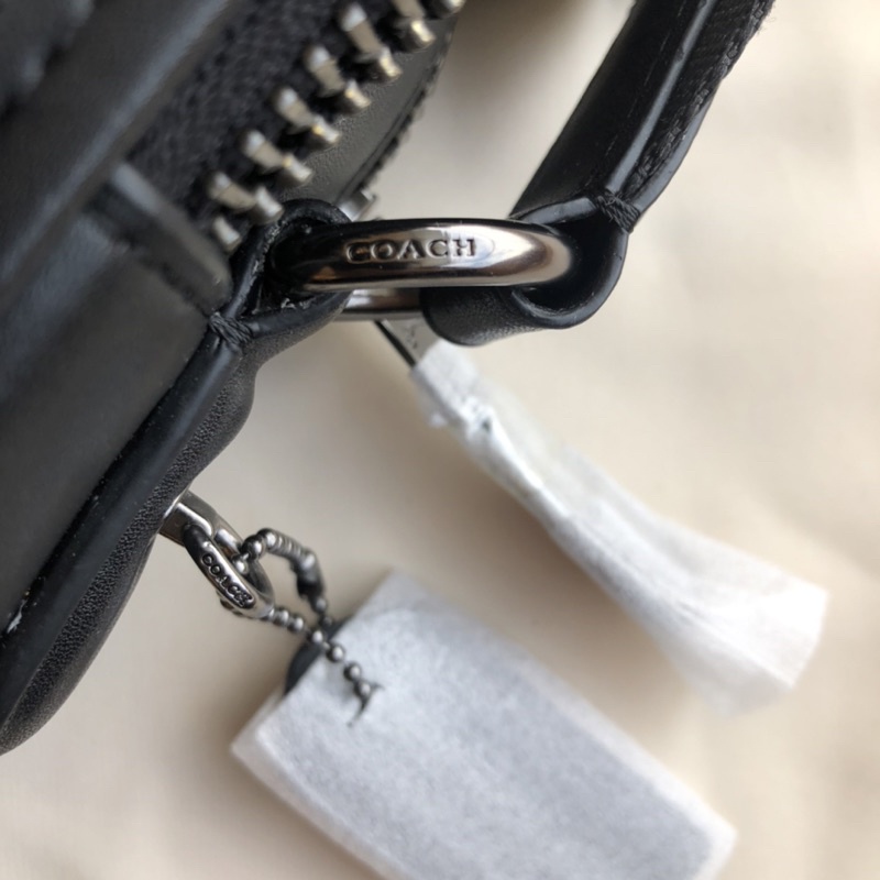 CH Charter Crossbody 24 In Signature (C5341)
