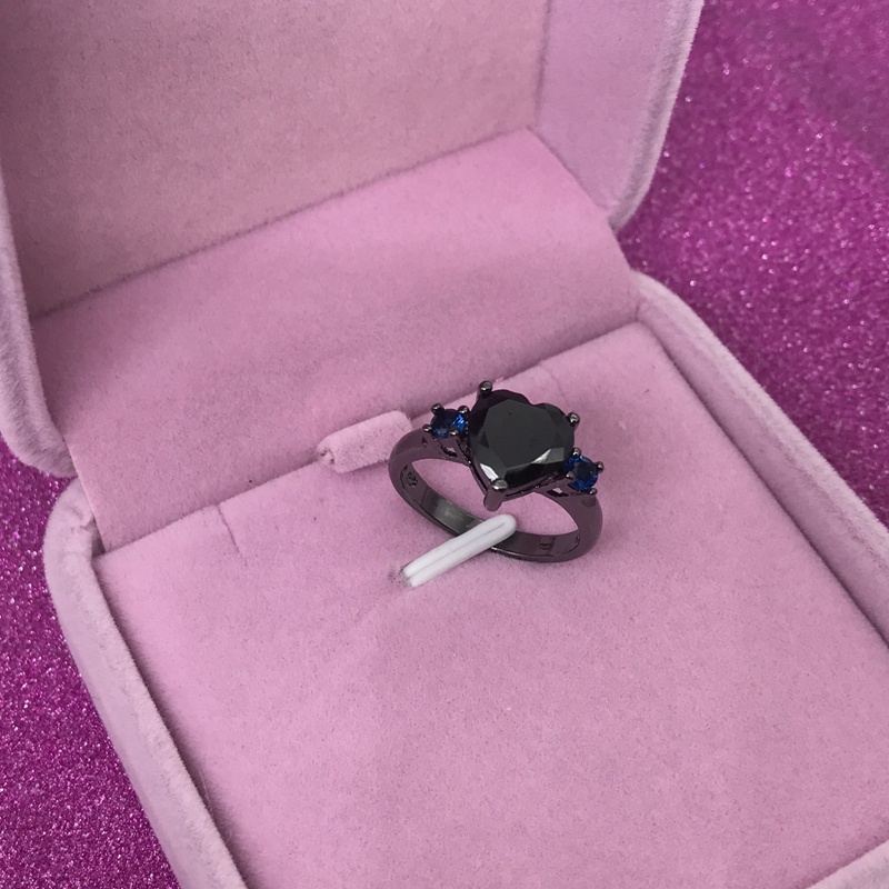 Cincin Kristal Bentuk Hati Warna Biru Dan Hitam Untuk Wanita