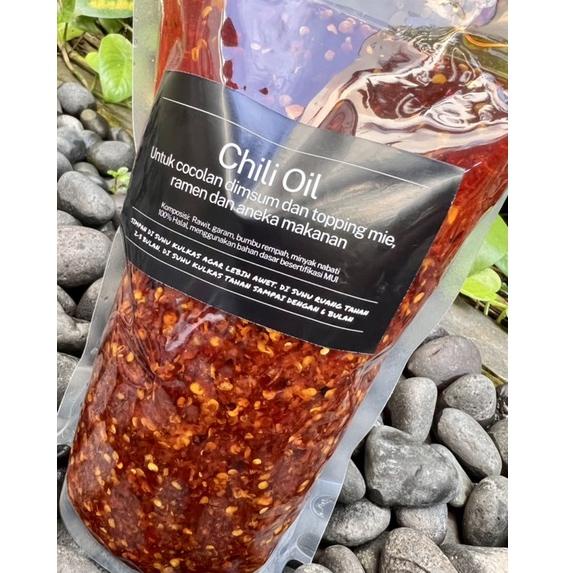 

Hemat CHILI OIL 1 KG EKONOMIS! Halal! Chili oil minyak cabe jumbo utk dimsum ramen lamien mie bakso baso aci nasgor nasi dll ^^