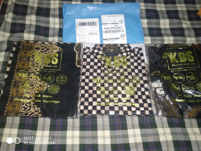 Batik Solo Eksklusif Bahan Sanforis Lengan Pendek Lapis Furing Gunungan Putih Sogan Original Alethea