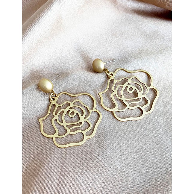 LRC Anting Tusuk Fashion Color Alloy Hollow Flower Stud Earrings D63496