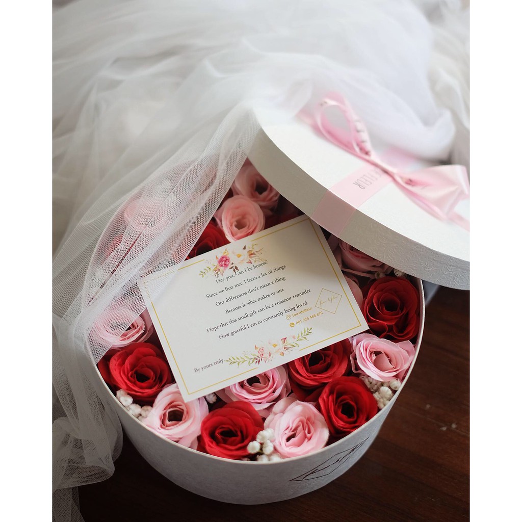 flower bloom box bunga artificial hadiah wisuda