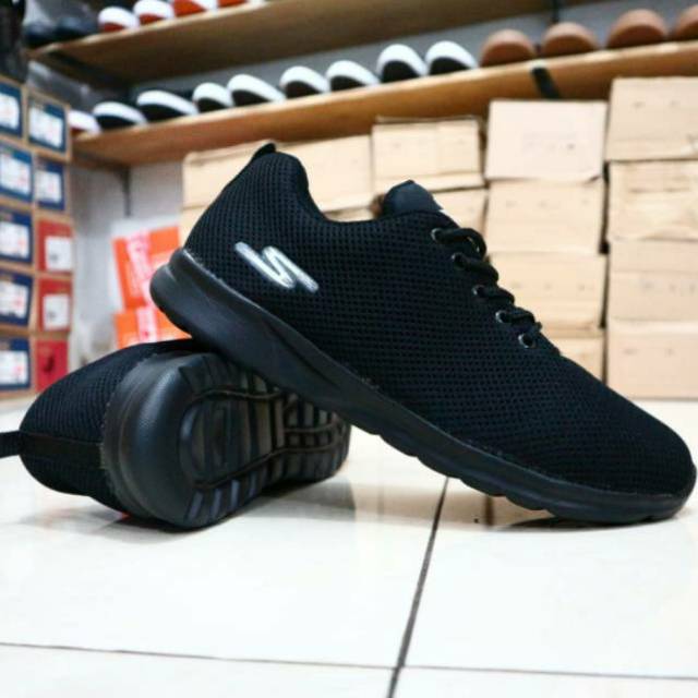 Skechers full black sepatu pria hitam polos