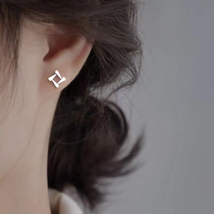 1 Pasang Anting Stud S925 Silver Bentuk Persegi Geometris Anti Alergi Gaya Korea Untuk Wanita