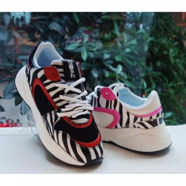 GOSH art 592 black and white