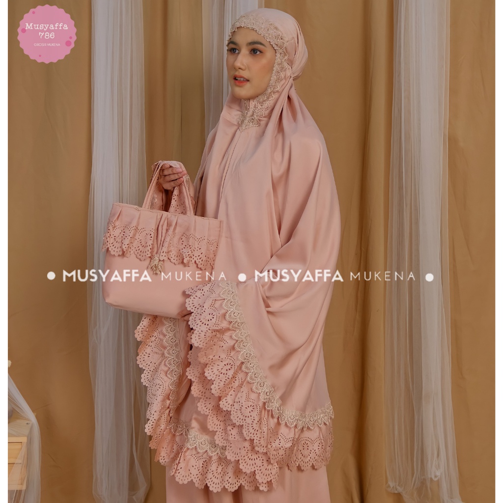 Mukena Dewasa Daily Lesty Sutra Velvet Rempel Laser Cut Dewasa Renda Mewah Raline / Rempel