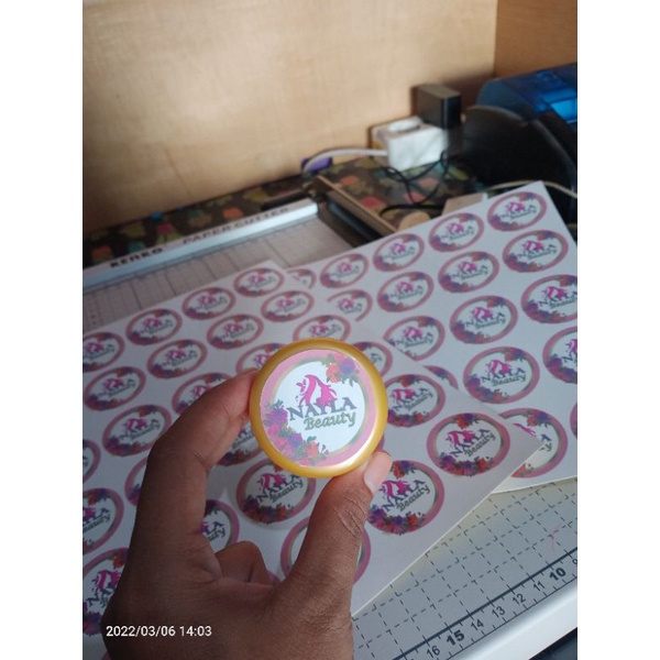 

cetak stiker produk jualan
