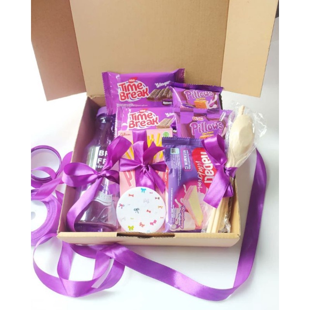 

SNACK BOX UNGU Kado Ulang Tahun/ Kado Wisuda/ Kado Anniversary / Paket UNGU / sahabat / wisuda sidang