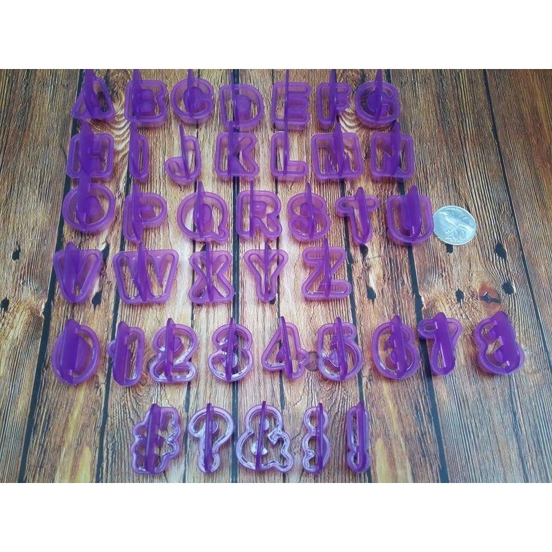 

Cutter Alphabet Ungu Set