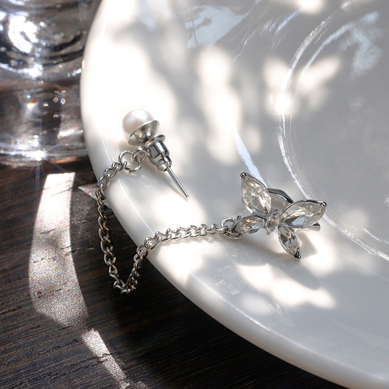 Perhiasan Anting Stud Klip Tulang Telinga Wanita Bentuk Kupu-Kupu Rumbai Mutiara Bahan Resin Gaya Vintage Korea