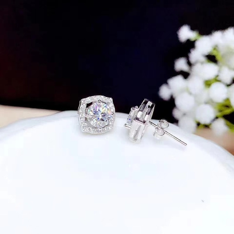 Fashion Luxury 1 Karat Moissanite Stud Earrings