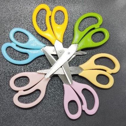 

Gunting pattern anak sekolah, ringan,kuat,aman,nyaman, motif dan warna menarik import