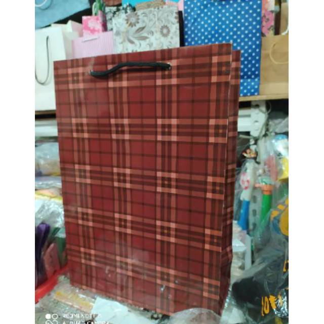 

Paper bag polio Burberry maron bahan tebal terlaris dan termurah isi 12pcs bahan tebal