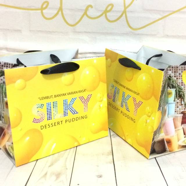 

Paperbag isi kotak nasi