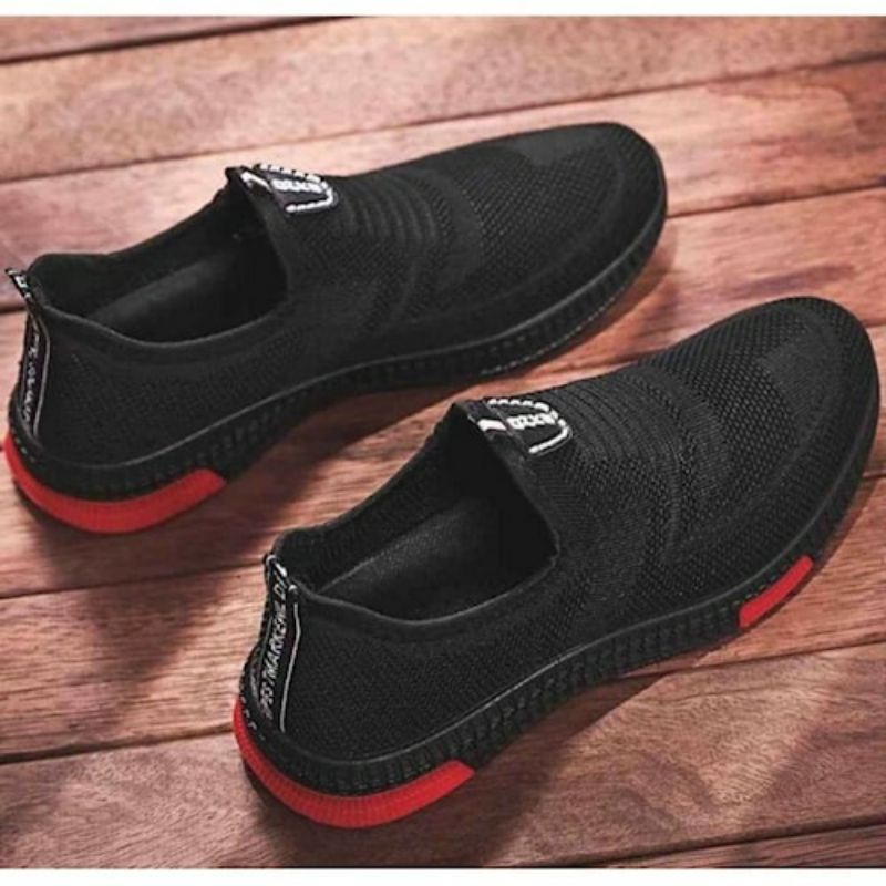 Sepatu slip on pria ONKE BG-878
