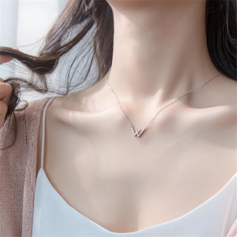 Kalung Rantai Klavikula Desain Huruf W Ganda Bahan Titanium Steel Gaya Jepang Korea Untuk Wanita