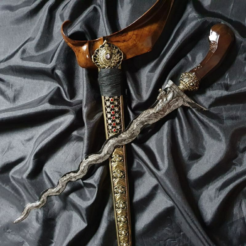 Keris Nogo Siluman I Luk 13 Pamor Lar Gangsir