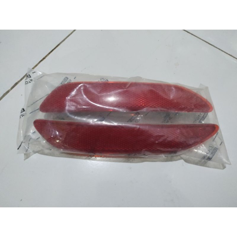 reflektor bumper belakang toyota sienta original