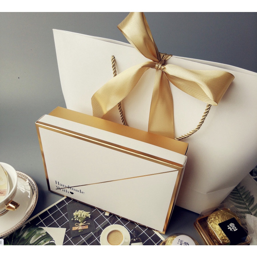 

KOTAK HADIAH , KOTAK AB HM , KOTAK BAJU , KOTAK KADO EXCLUSIVE KANTOR