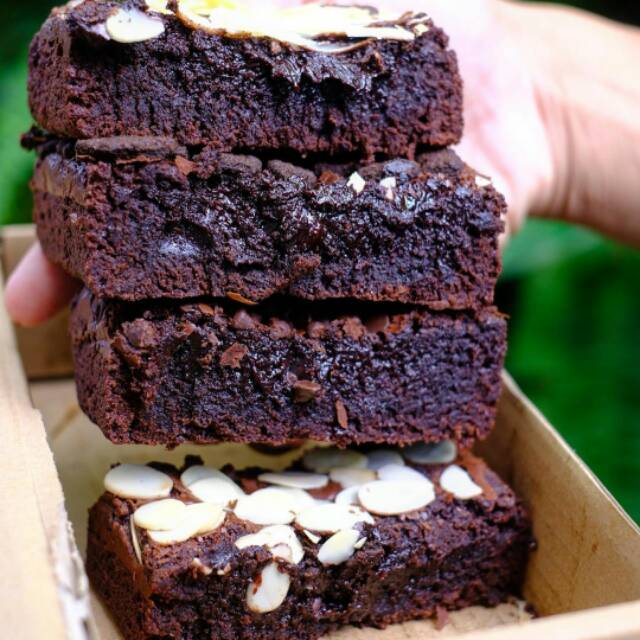 

Fudgy Brownies Premium Full Butter by MAMS B&C