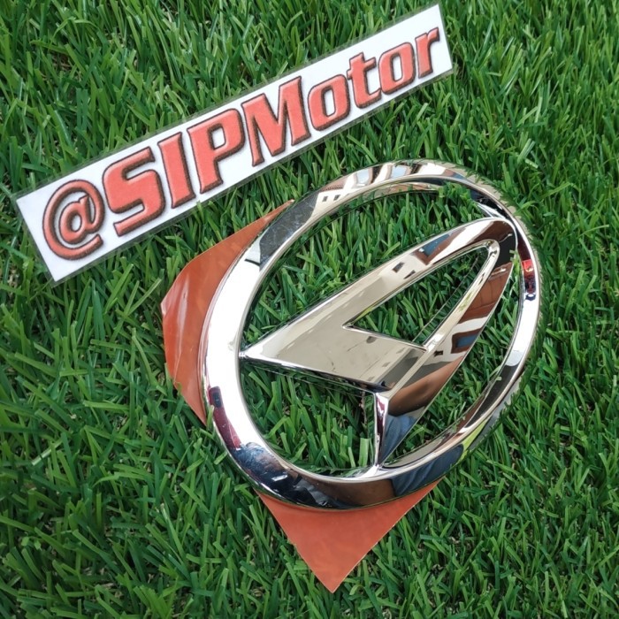 Emblem Logo Daihatsu All New Xenia Belakang
