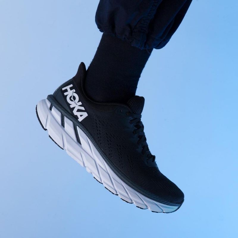 hoka one one clifton 7 wide