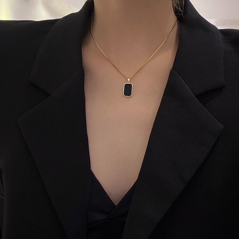 Kalung Titanium Black Square Look Mewah Korea Fashion Style