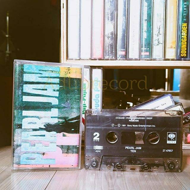 Kaset pita PEARL JAM
(Ten)