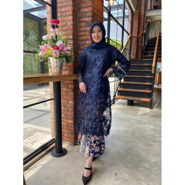 Setelan Kebaya Tunik  Rambat Panjang Modern Elisabet