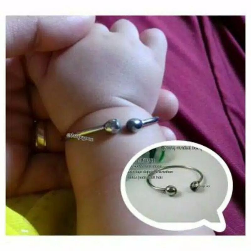 Gelang tangan titanium untuk bayi anti luntur dan anti gatal selamanya dan terlaris dan terpopuler dikalangan bayi