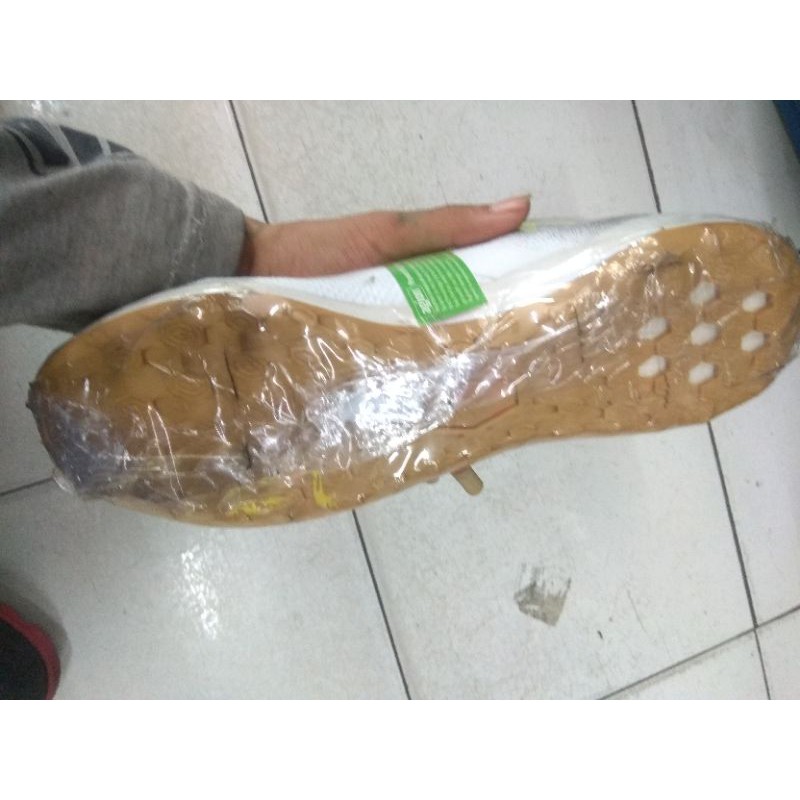 sepatu futsal ADIDAS ACE TANGGO 17.3 IN WHITE/YELLOW/BLACK