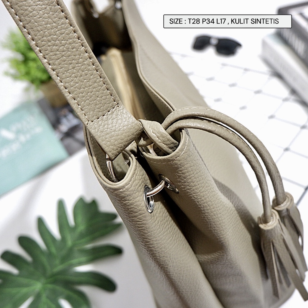 Set Tas Handbag / Bahu Tote Bahan Kulit Imitasi Kapasitas Besar untuk Wanita Totebag Rumbai Gantungan