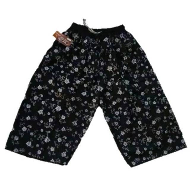 Celana kolor pendek wanita motif bunga 1 warna size super Celana kolor pendek wanita motif bunga 1 warna size super