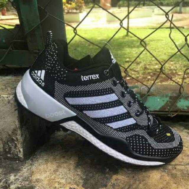SEPATU HAIKING GUNUNG ADIDAS TEREX PRIA READY STOK