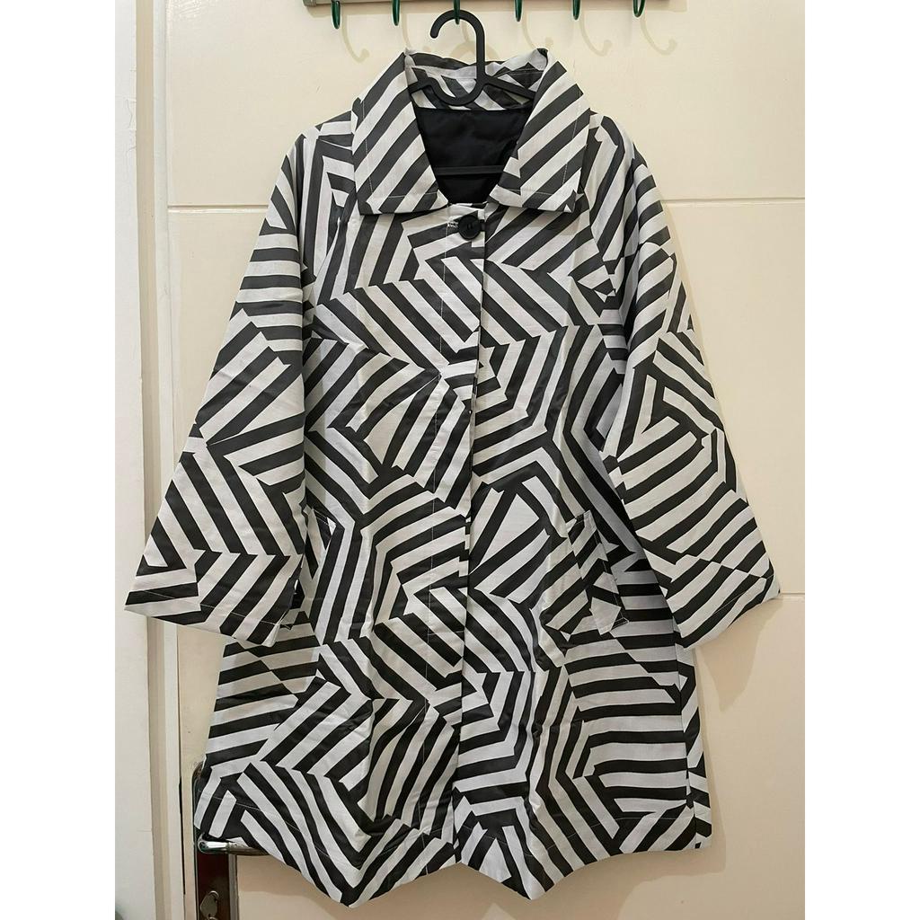 PRELOVED LONG COAT BLACK WHITE / JAKET MUSIM DINGIN / BLAZER HITAM PUTIH / OUTER WANITA
