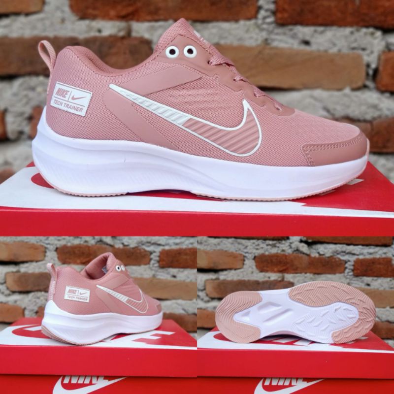 Sepatu Nike trener tech wanita untuk senam zumba aerobik Joging fitness - Neo tosca Putih-Peach