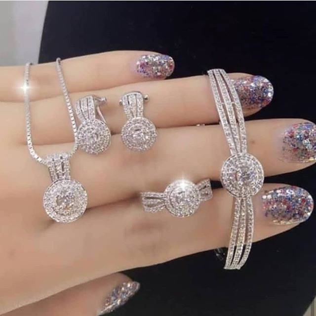 Perhiasan Set Lengkap Berlian Medan