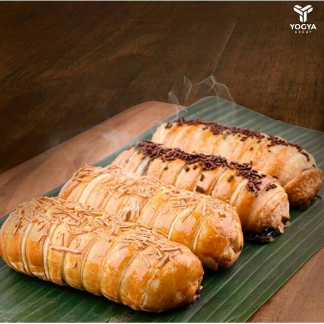 

Bakery Bandung Yogya BREAD.CO Pisang hits Lilit seller Bolen oleh Mole