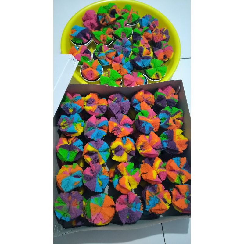 

Bolu Kukus Mekar Rainbow