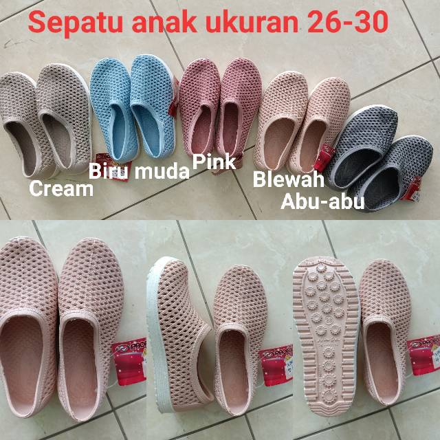  Gambar  Sepatu  Karet  Anak Gambar  Sepatu 