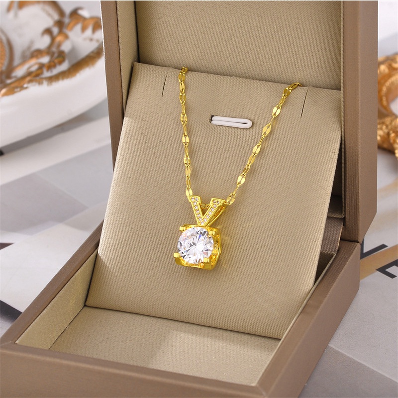 Kalung Wanita Titanium Liontin Zirkon Huruf V