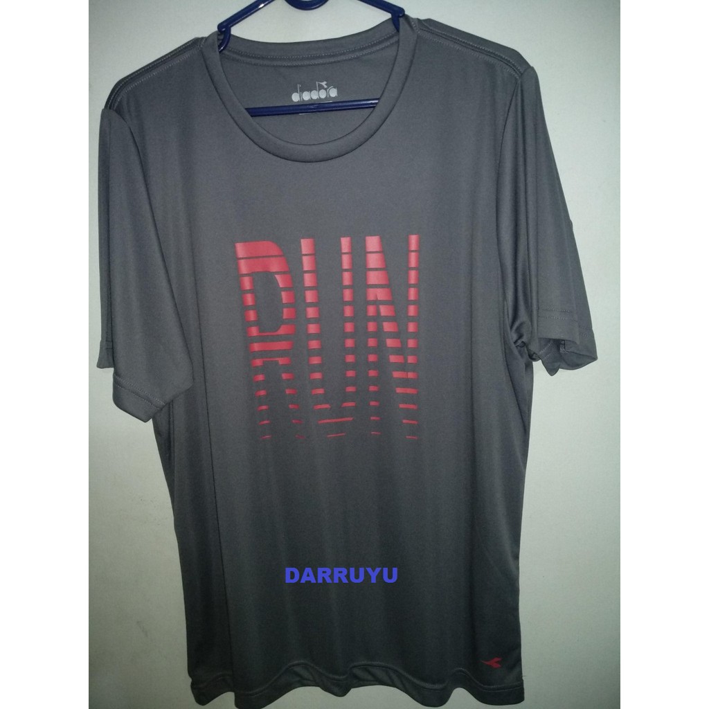 Kaos DIADORA Run Grey Size M (DIAX8MT302GY) Original