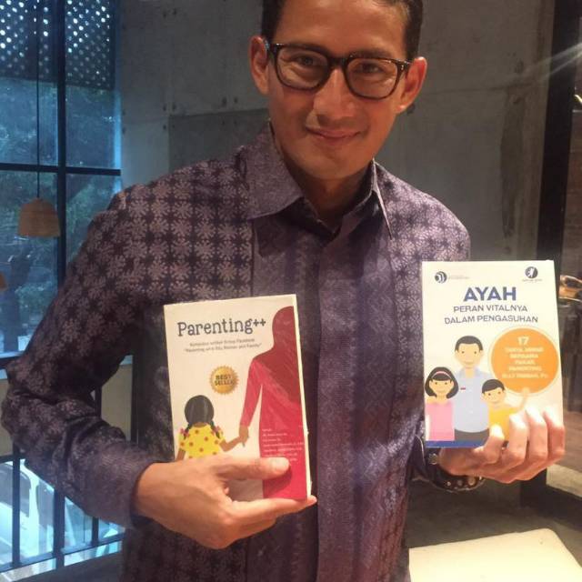 BUKU PARENTING JILID 1 ELLY RISMAN FAMILY